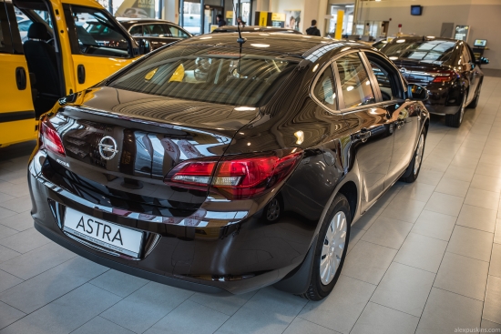 Ceдaн Opel Astra