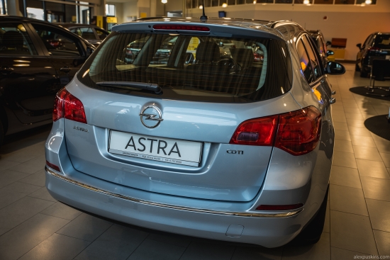 Хэтчбек Opel Astra с новым битурбо дизелем
