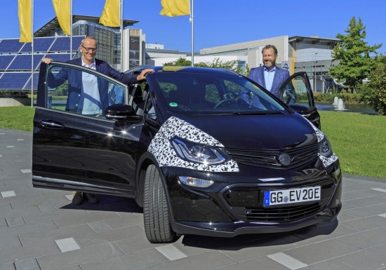 Президент GM лично испытал новую модель Opel